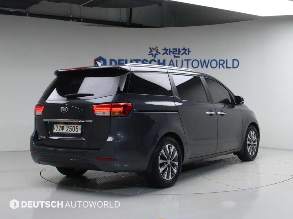 KIA Carnival - Vista 4