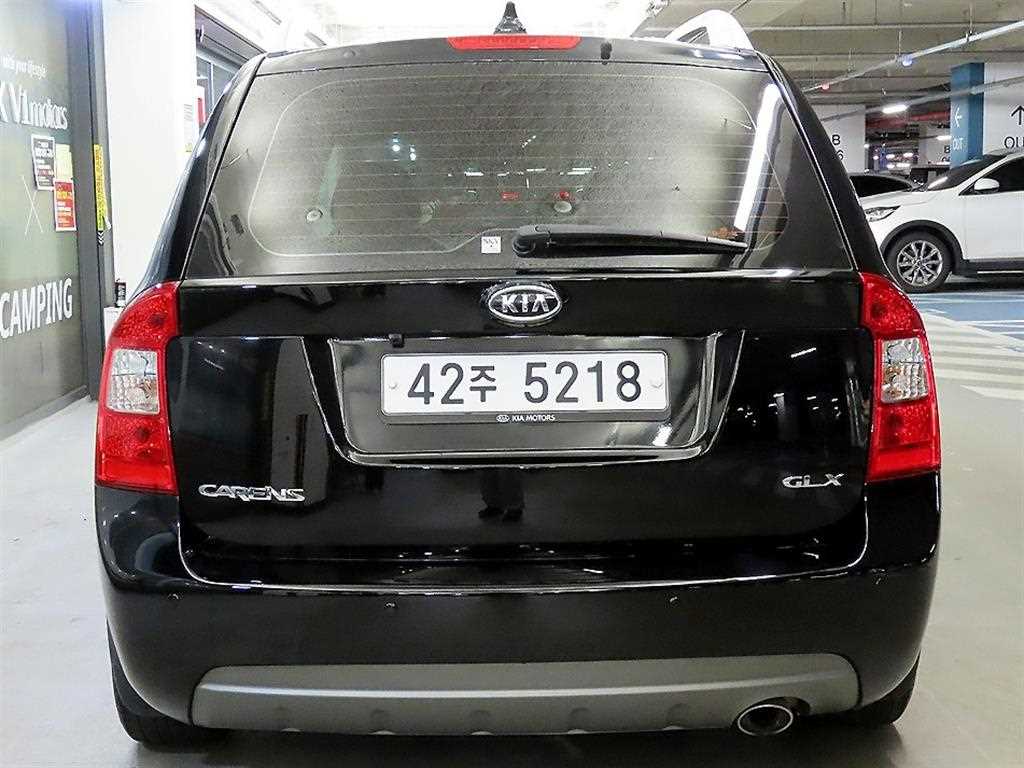 KIA Carens - Vista 5