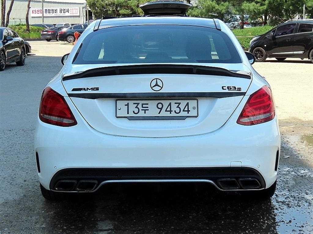 Mercedes Benz C Class - Vista 4