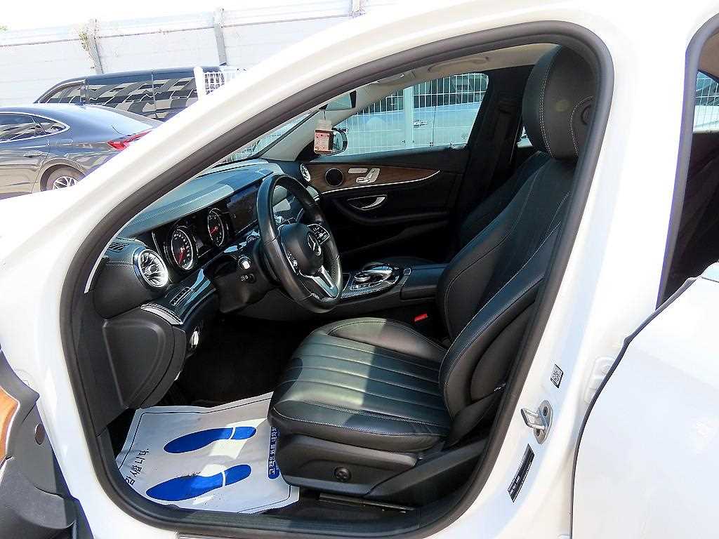 Mercedes Benz E class - Vista 5