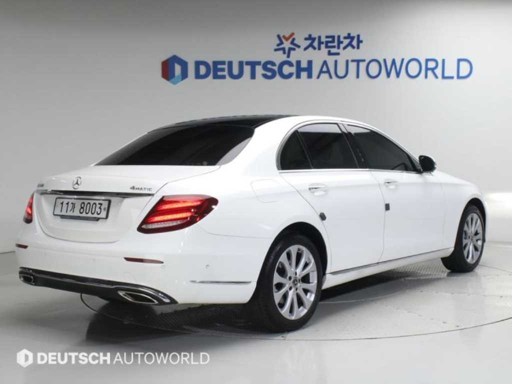 Mercedes Benz E class - Vista 3