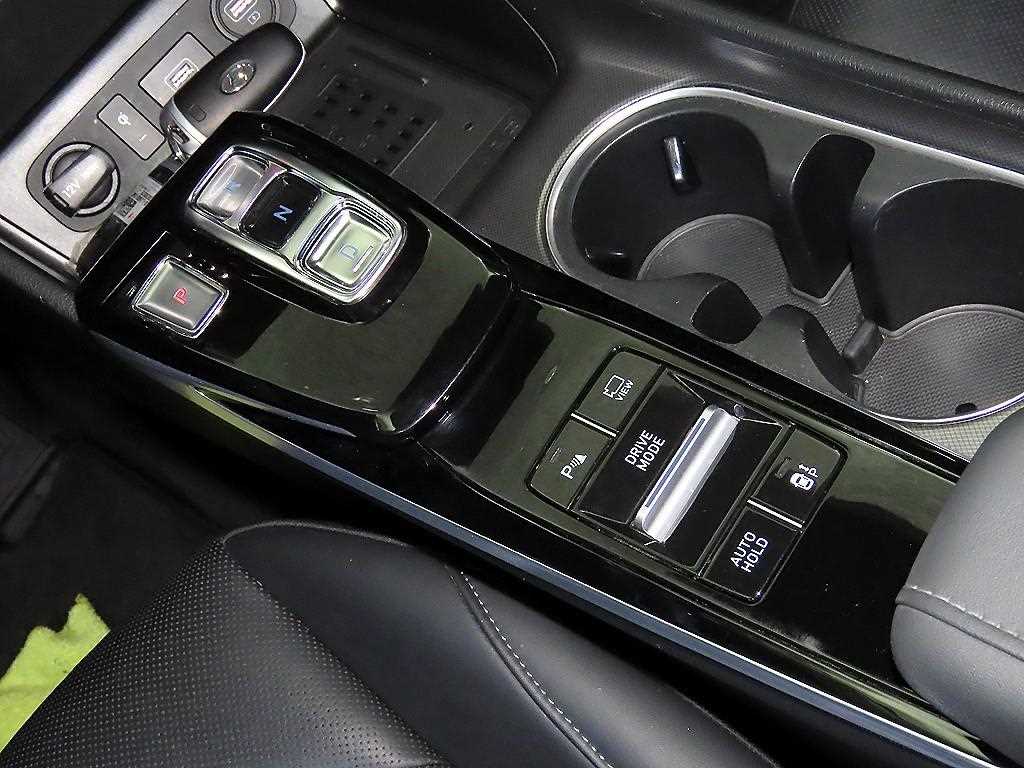 HYUNDAI Sonata - Vista 12