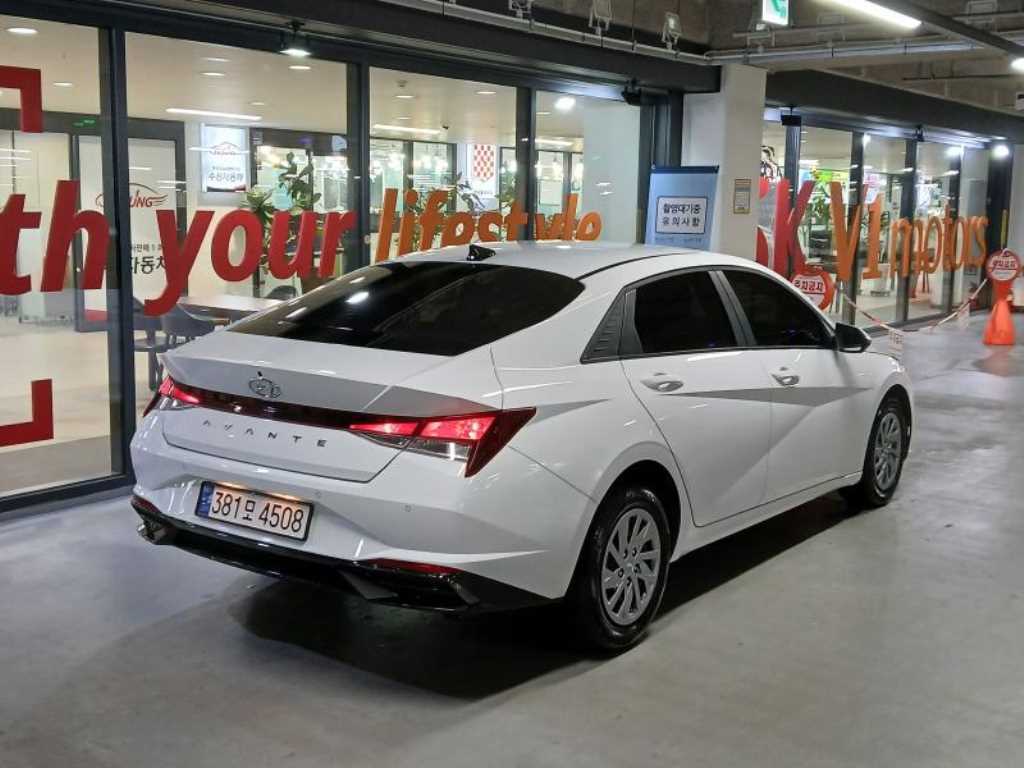 HYUNDAI Avante - Vista 4