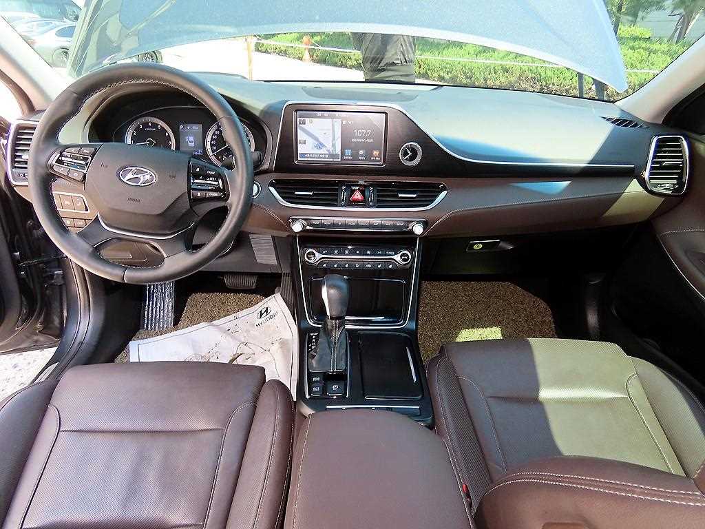 HYUNDAI Grandeur - Vista 7