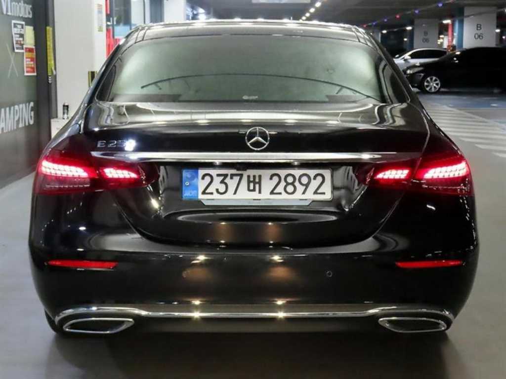 Mercedes Benz E class - Vista 5