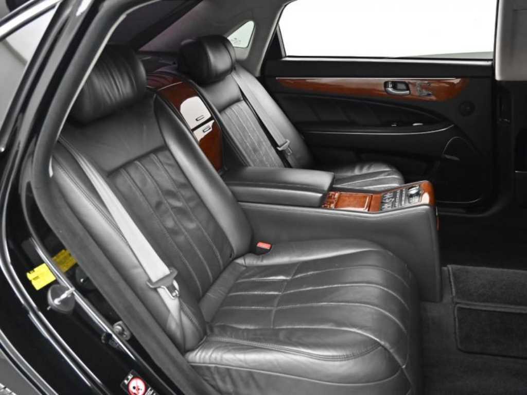 HYUNDAI Equus - Vista 12