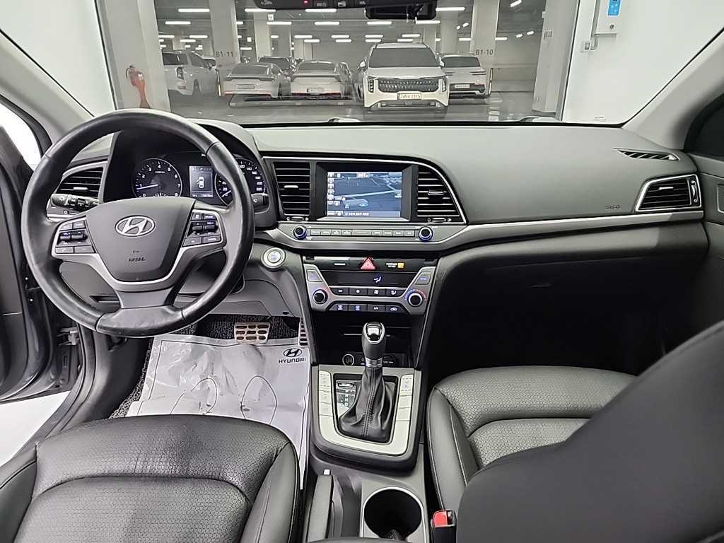 HYUNDAI Avante - Vista 7