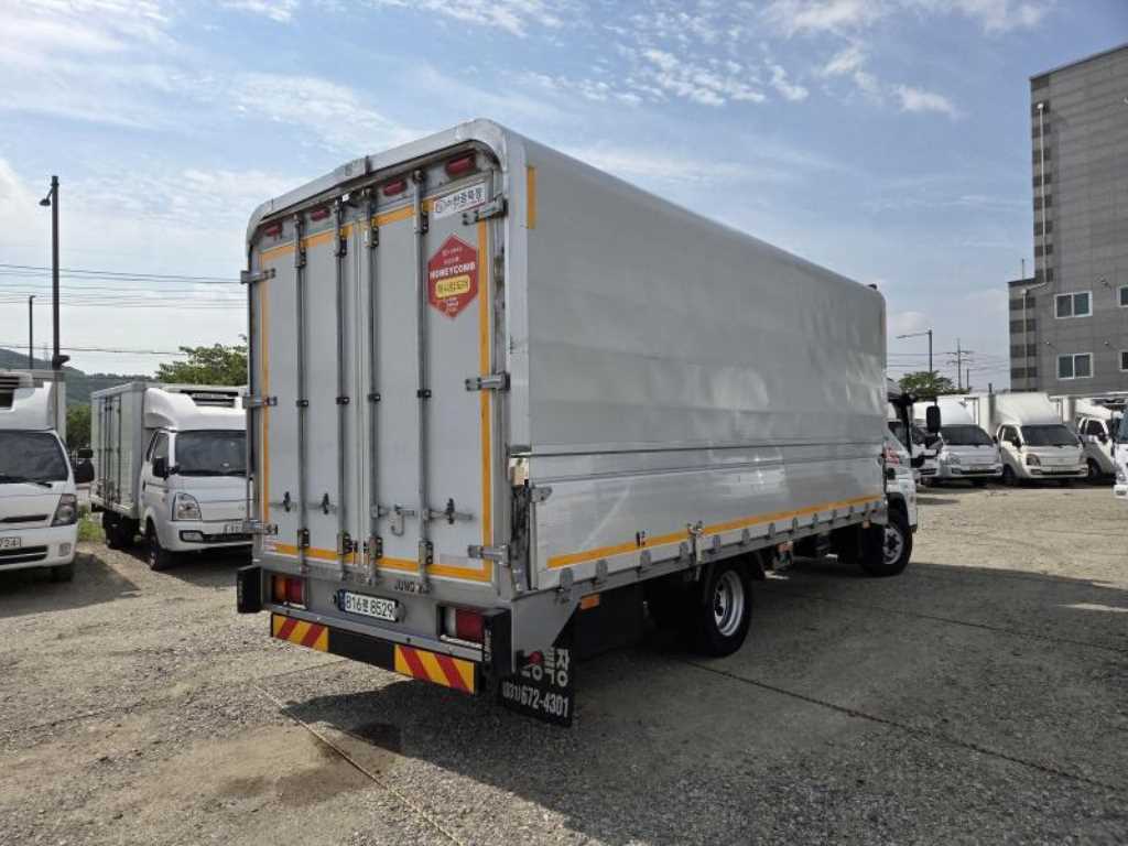 medium and large cargo truck - Vista 6