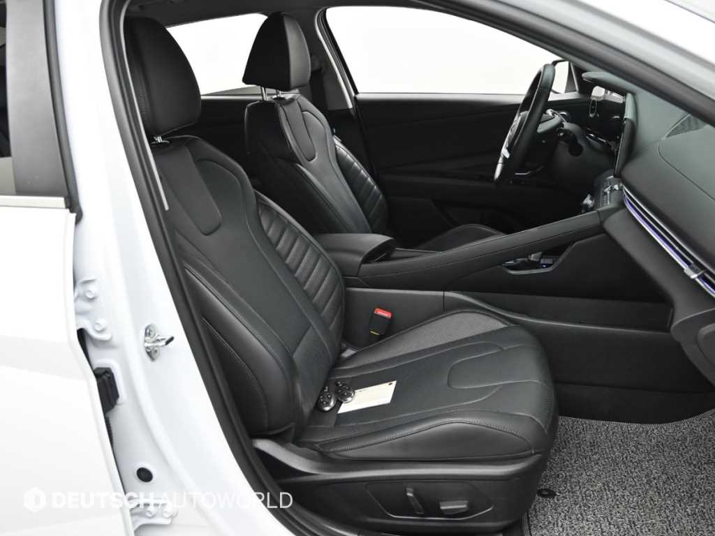 HYUNDAI Avante - Vista 10