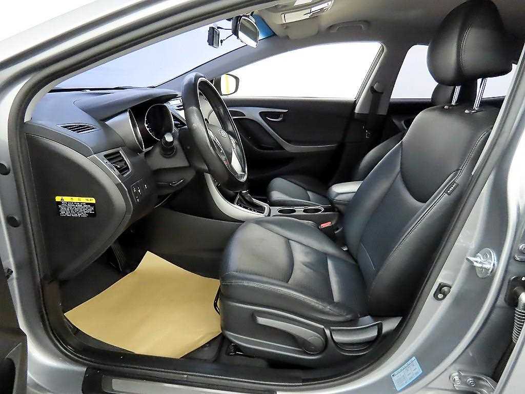 HYUNDAI Avante - Vista 5