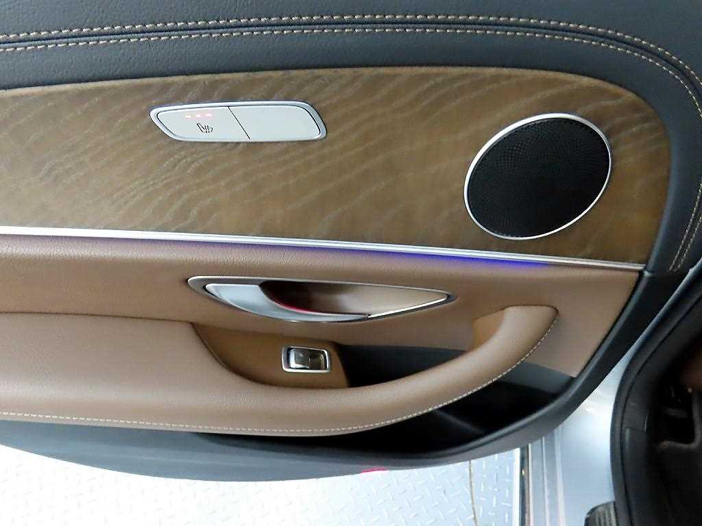 Mercedes Benz E class - Vista 12