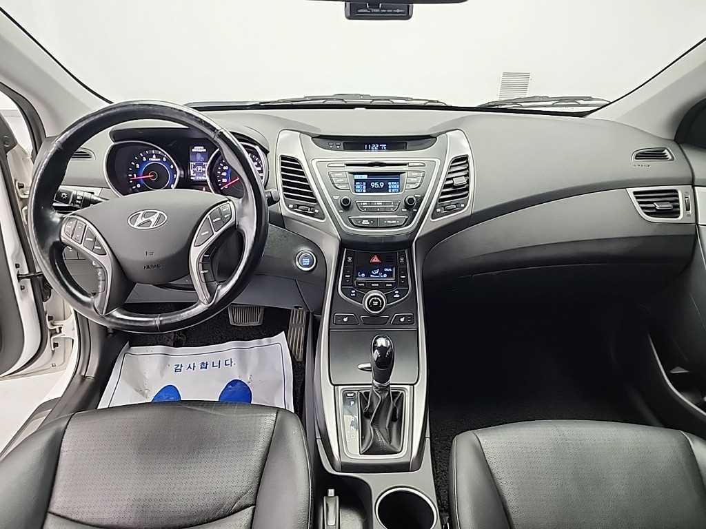 HYUNDAI Avante - Vista 7
