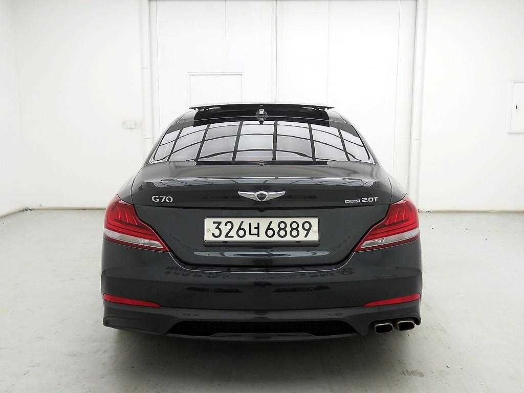 Genesis G70 - Vista 3