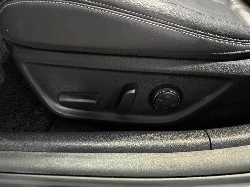 Genesis G70 - Vista 12