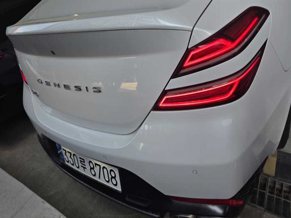 Genesis G70 - Vista 3