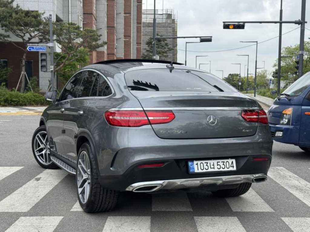 Mercedes Benz GLE Class - Vista 2