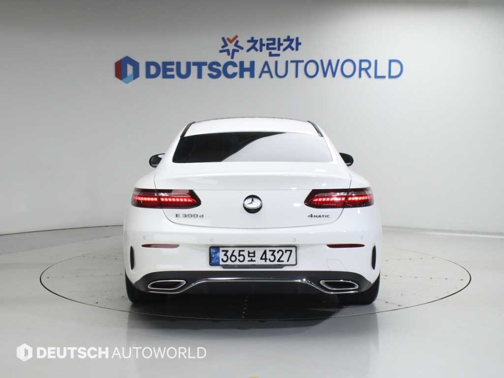 Mercedes Benz E class - Vista 4