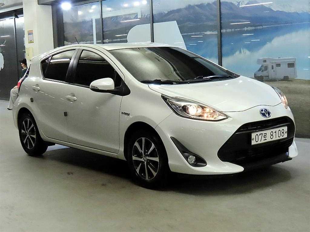 Toyota Prius 2019 Blanco - Importación desde Corea - HF Imports Iquique - Foto 1