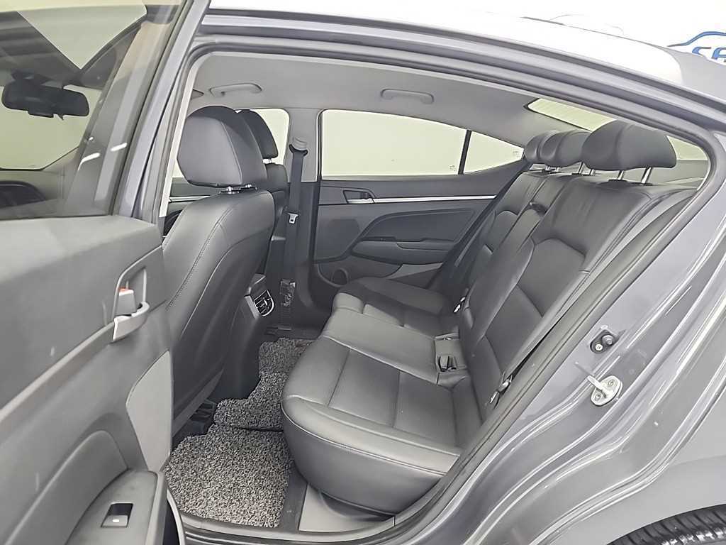 HYUNDAI Avante - Vista 12