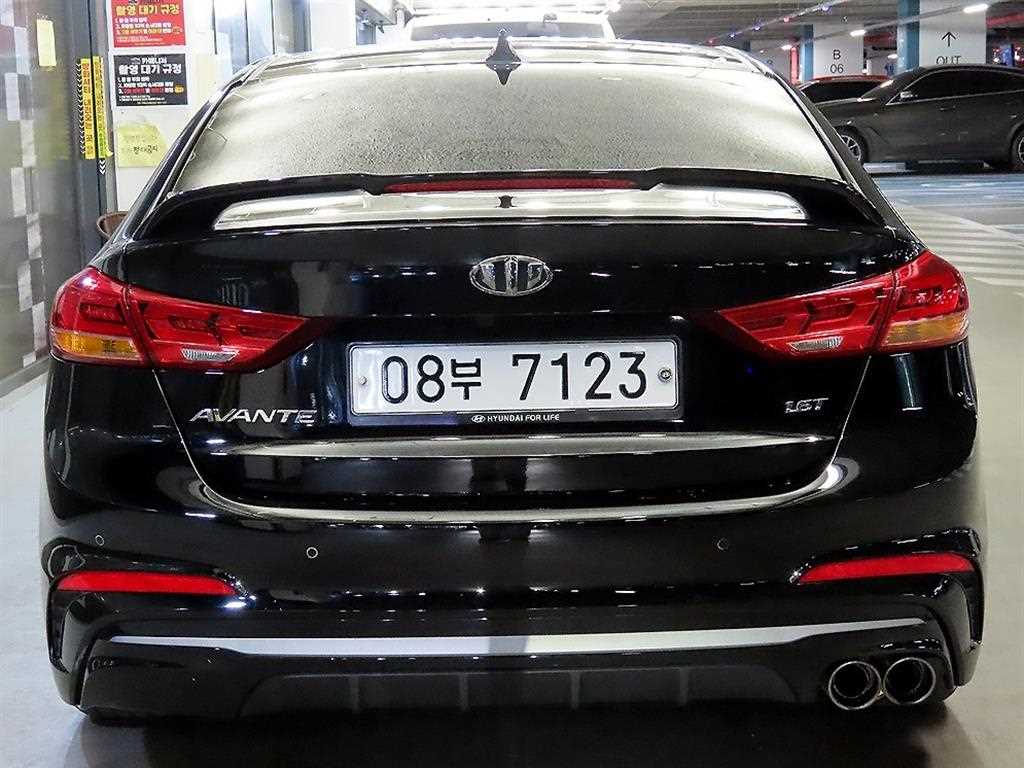 HYUNDAI Avante - Vista 5