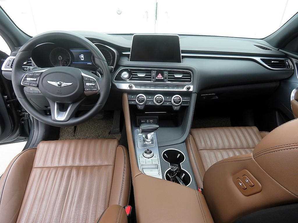 Genesis G70 - Vista 8