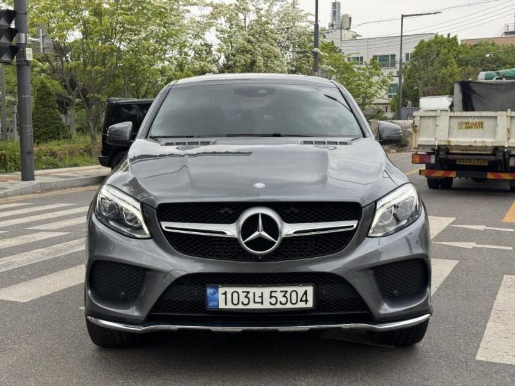 Mercedes Benz GLE Class - Vista 3