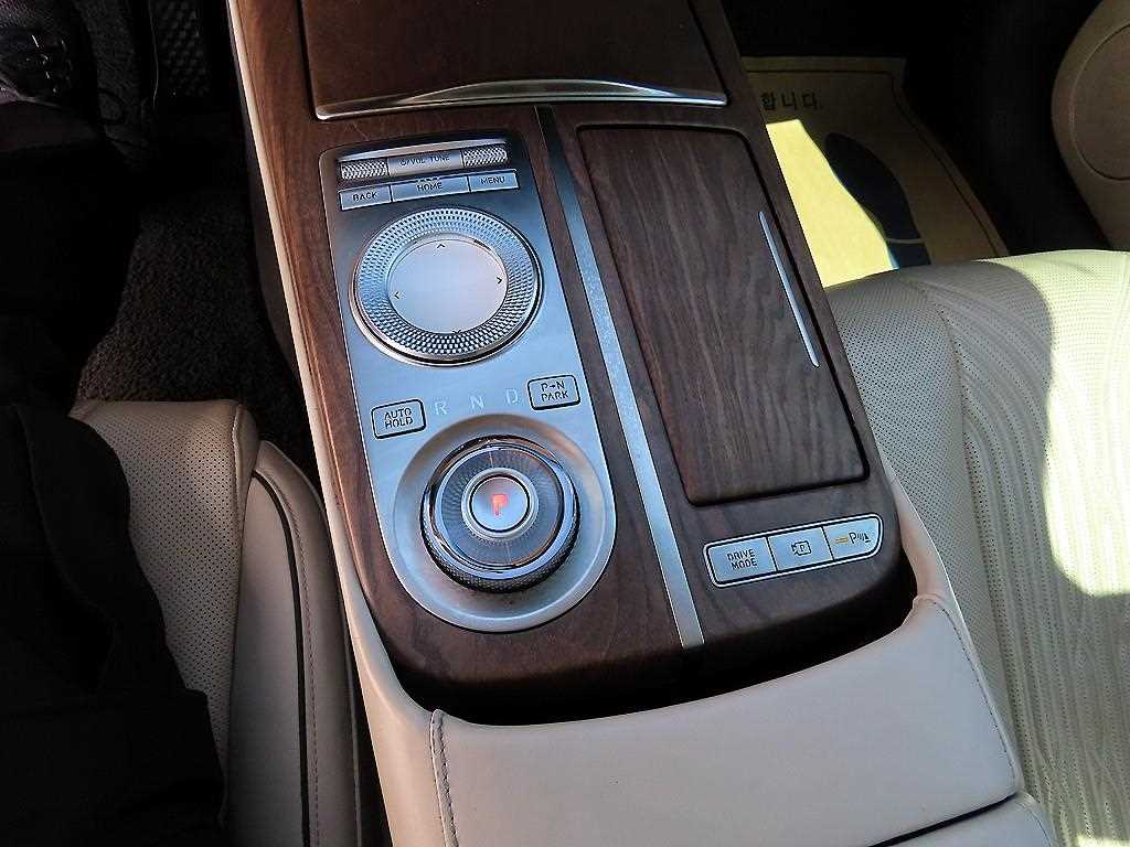 Genesis G80 - Vista 10