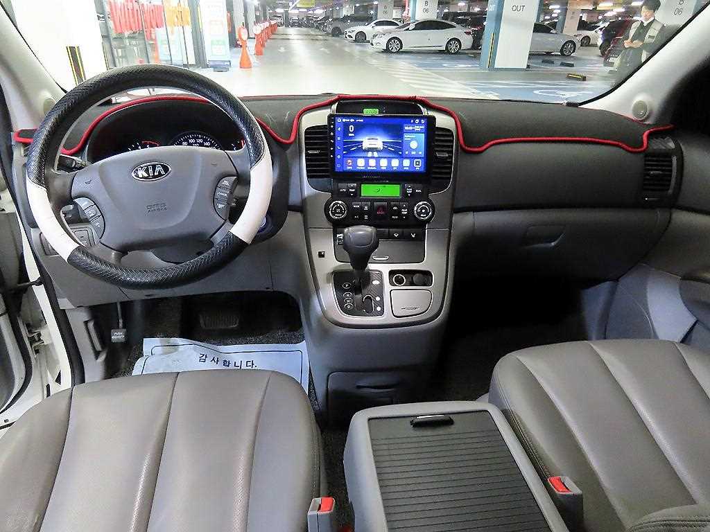 KIA Carnival - Vista 11