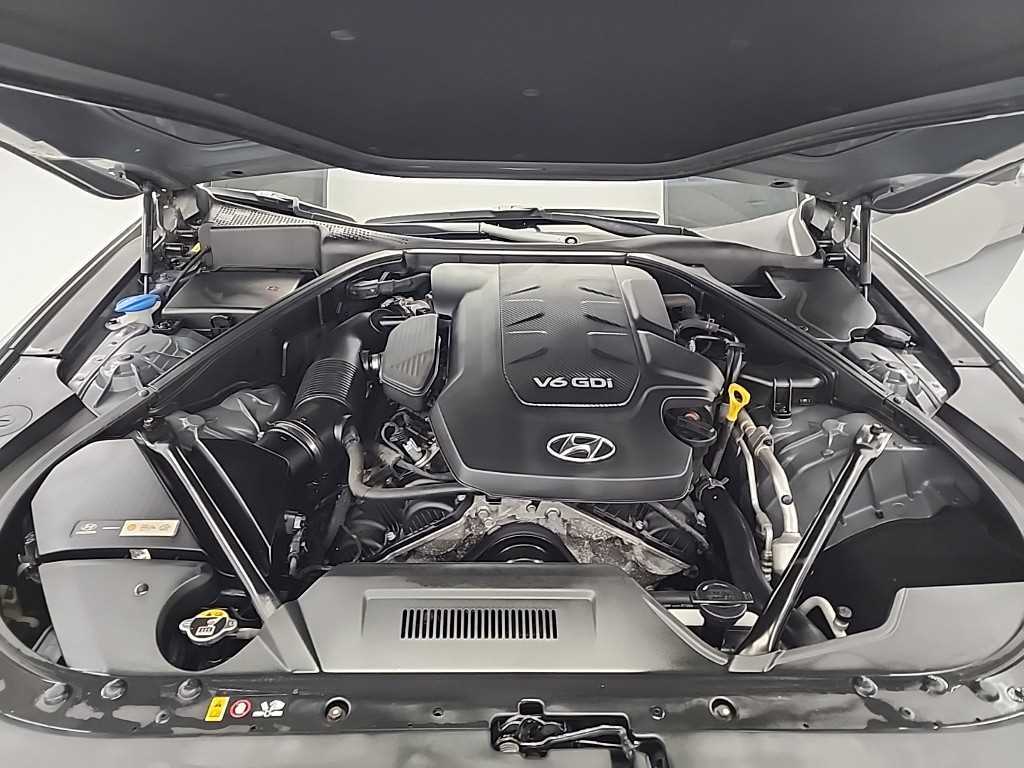 HYUNDAI Genesis - Vista 5