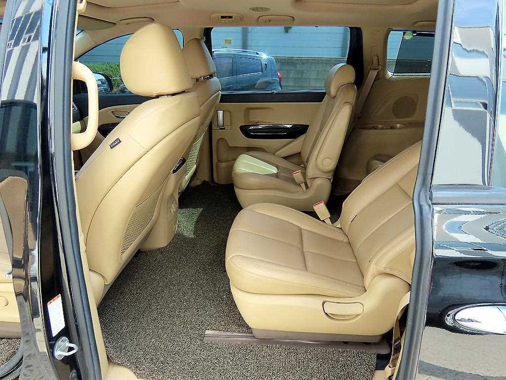 KIA Carnival - Vista 6