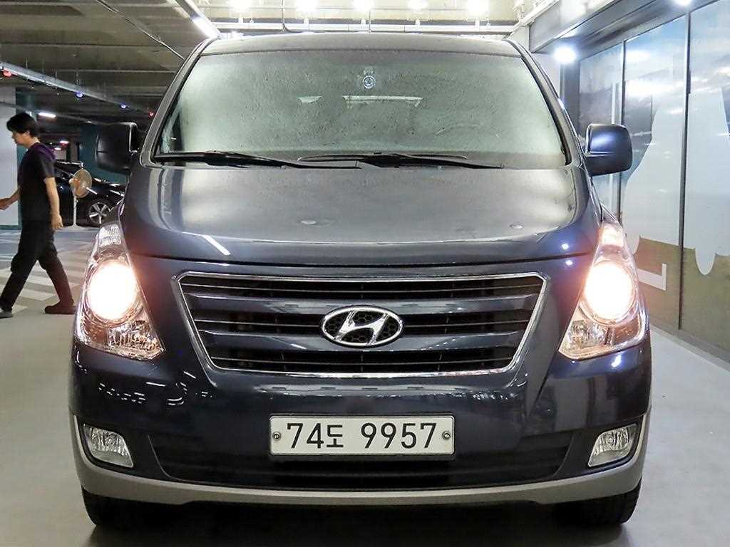 HYUNDAI Starex - Vista 2