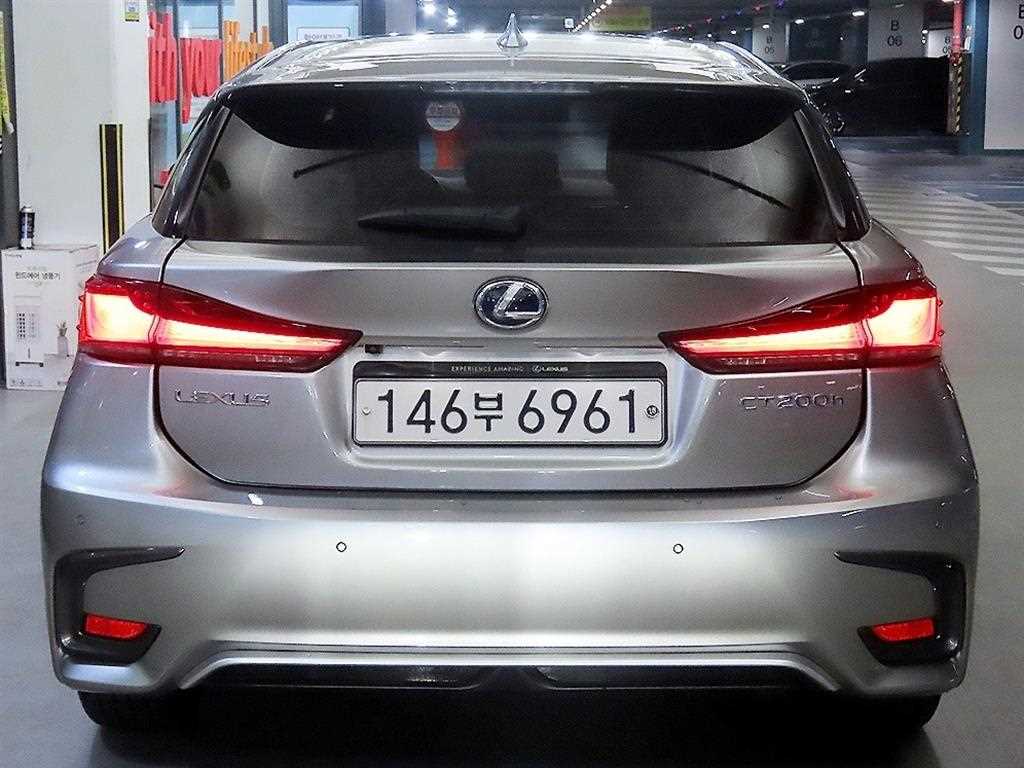 Lexus CT - Vista 5