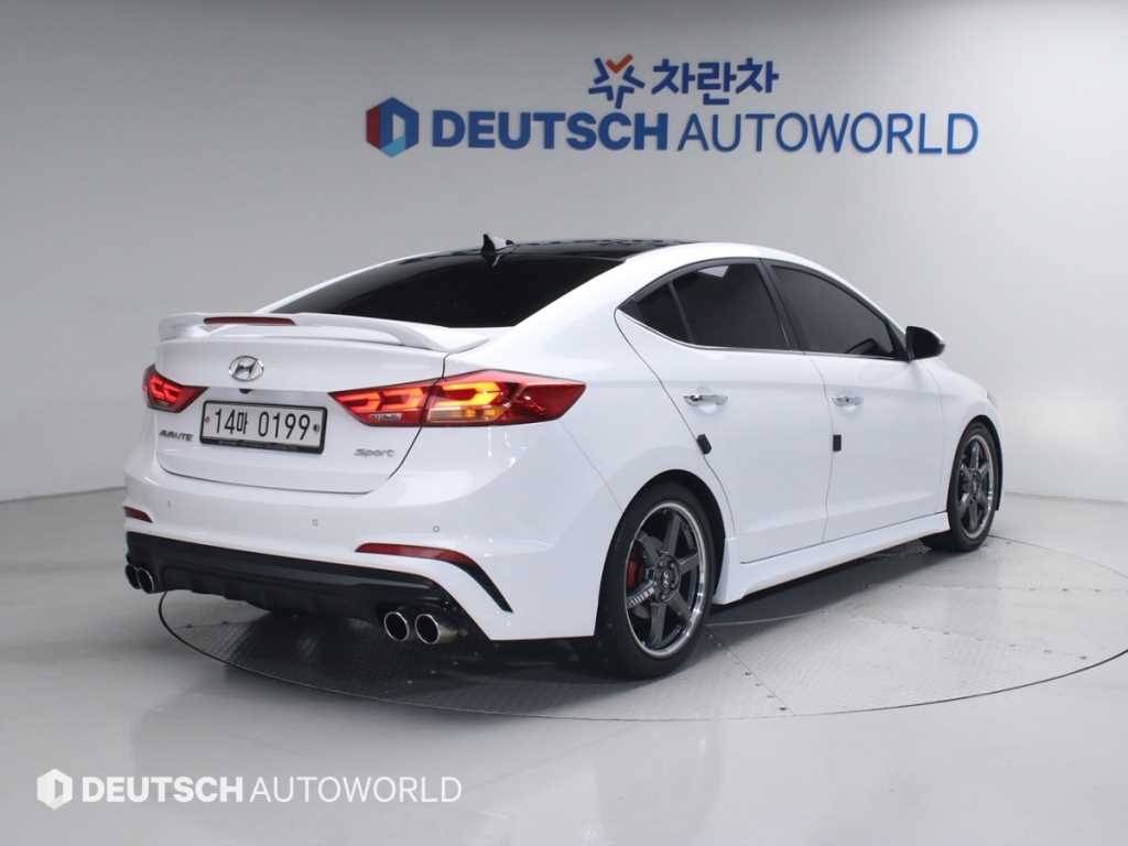 HYUNDAI Avante - Vista 2