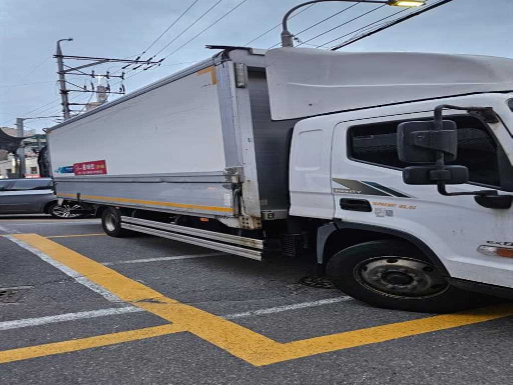 medium and large cargo truck - Vista 2