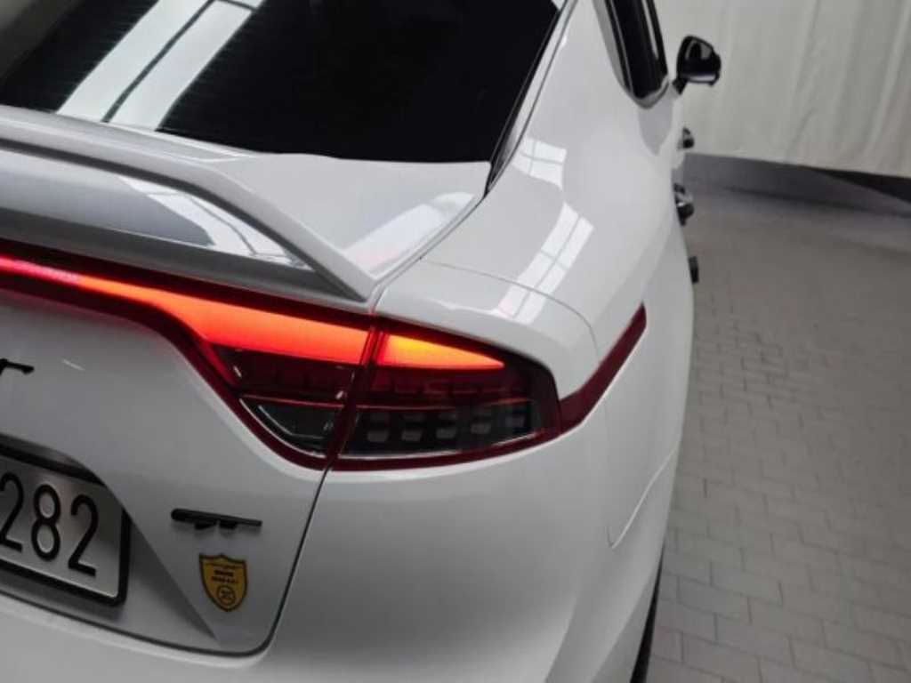 KIA Stinger - Vista 7