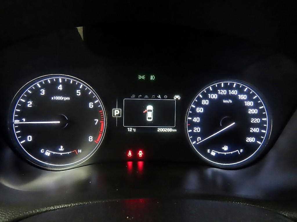 HYUNDAI Genesis - Vista 8