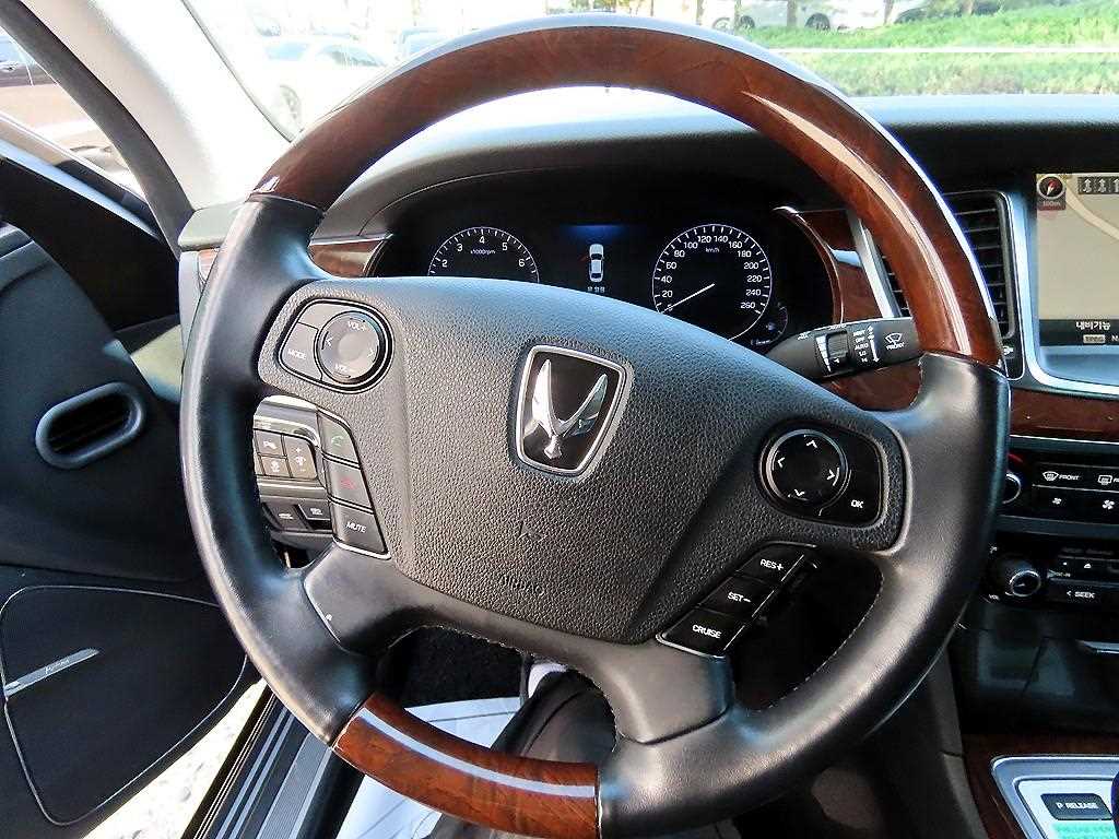 HYUNDAI Equus - Vista 8
