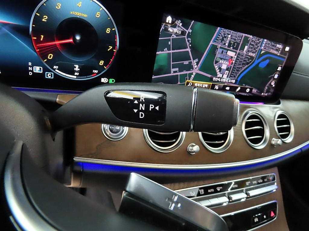 Mercedes Benz E class - Vista 10
