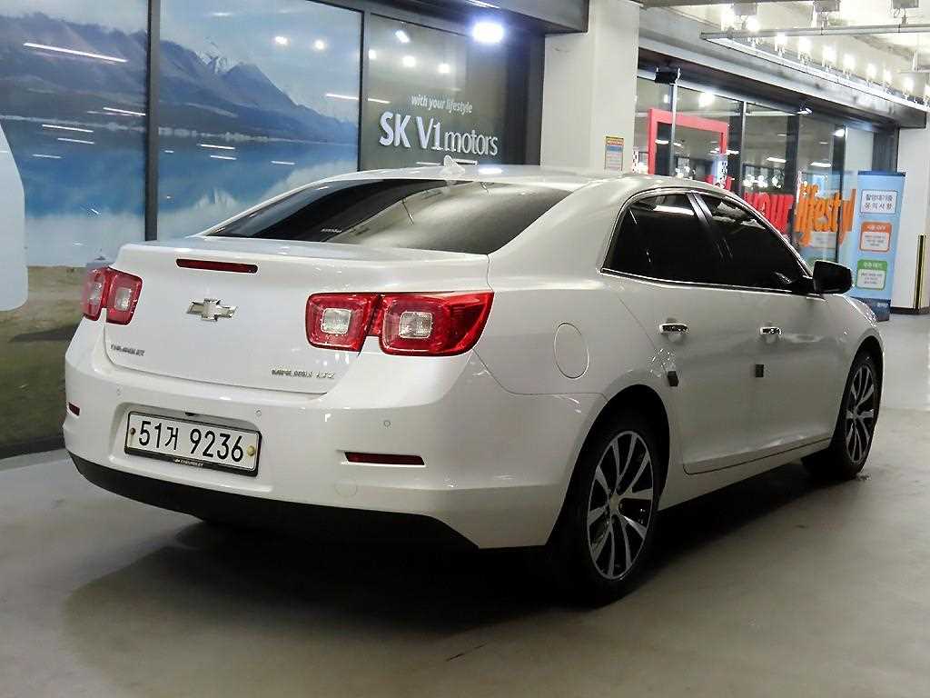 Chevrolet Malibu - Vista 3