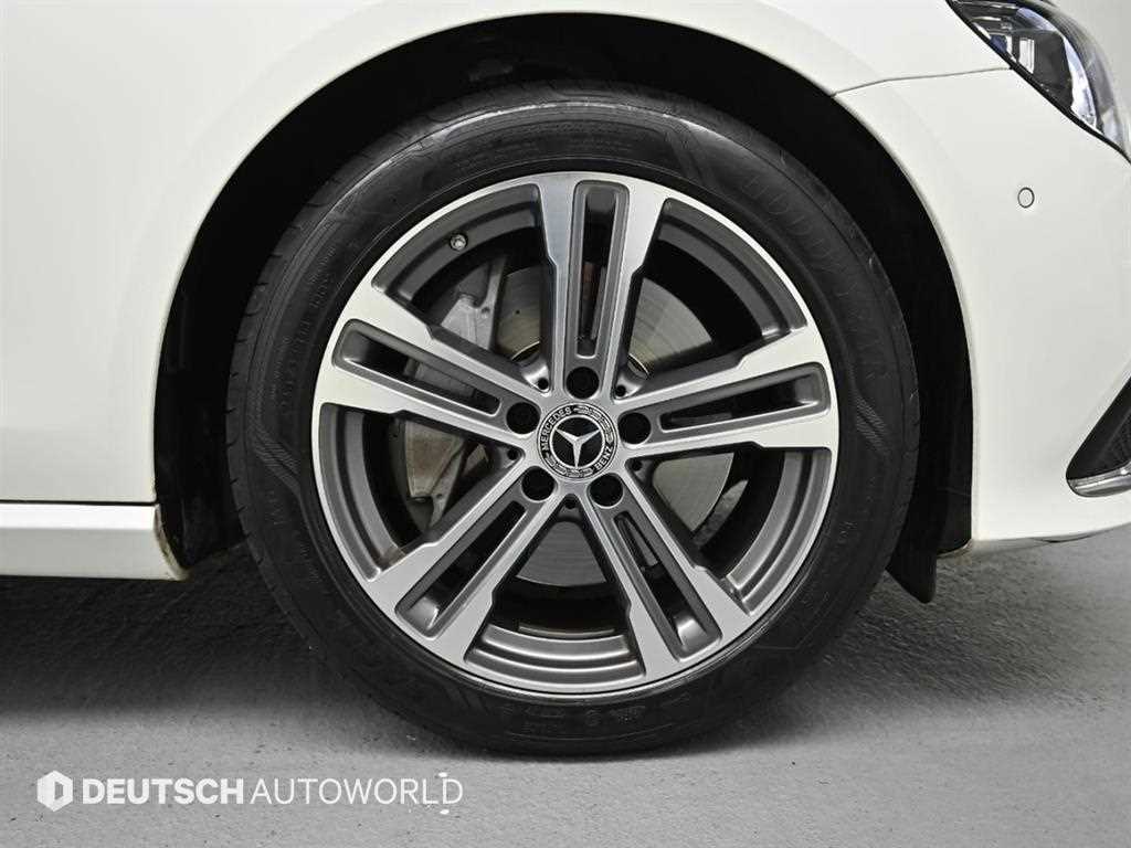 Mercedes Benz E class - Vista 5