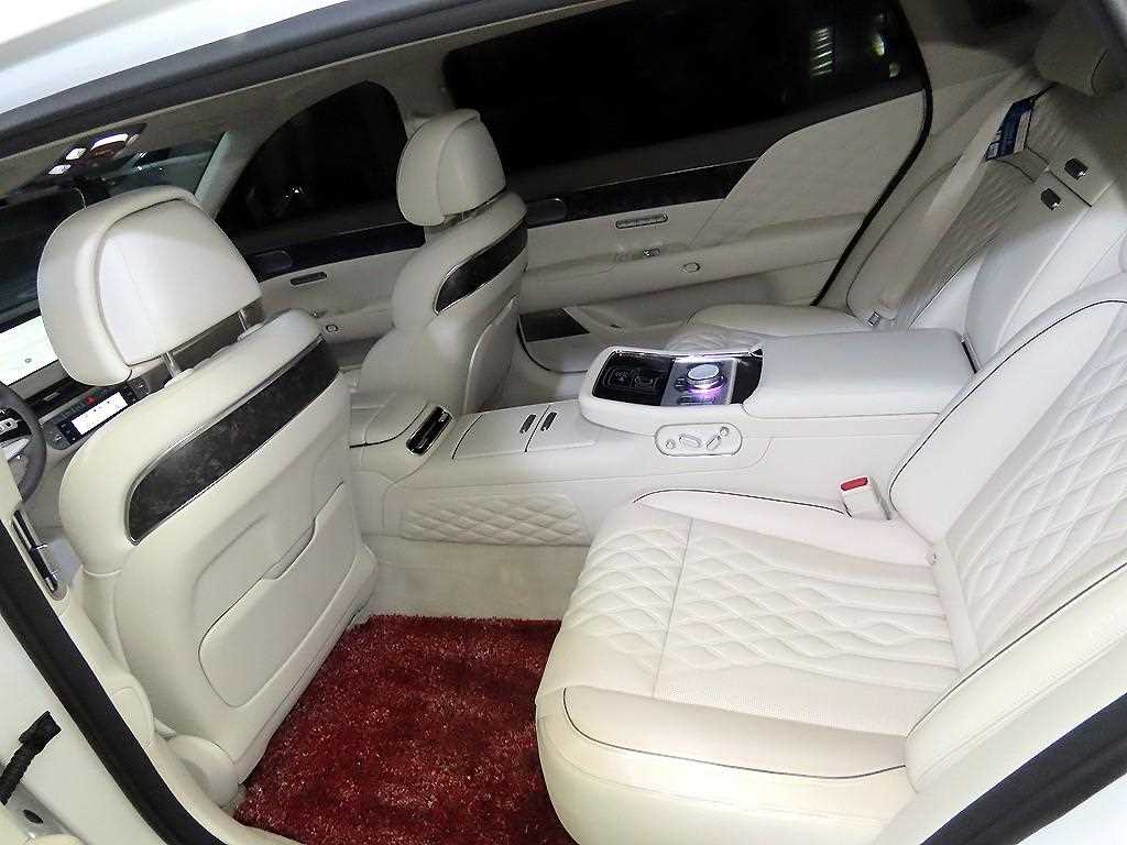 Genesis G90 - Vista 7