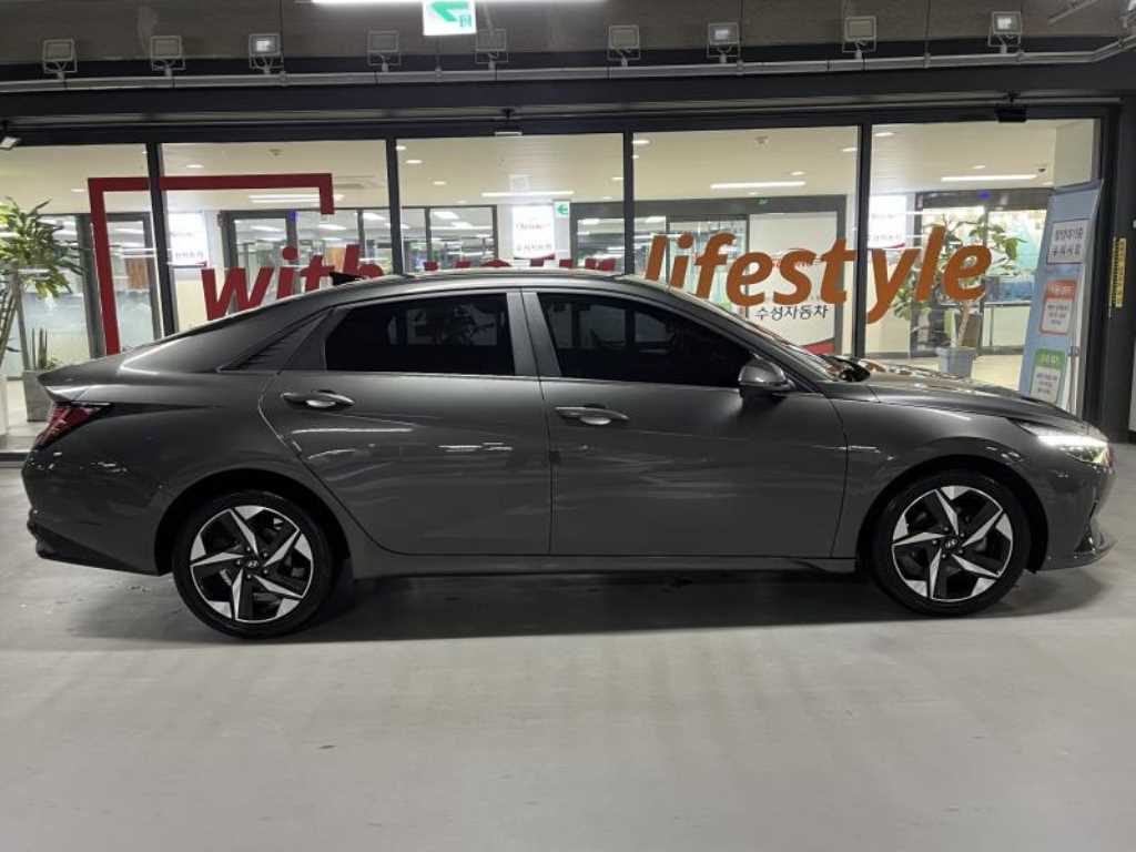 HYUNDAI Avante - Vista 3