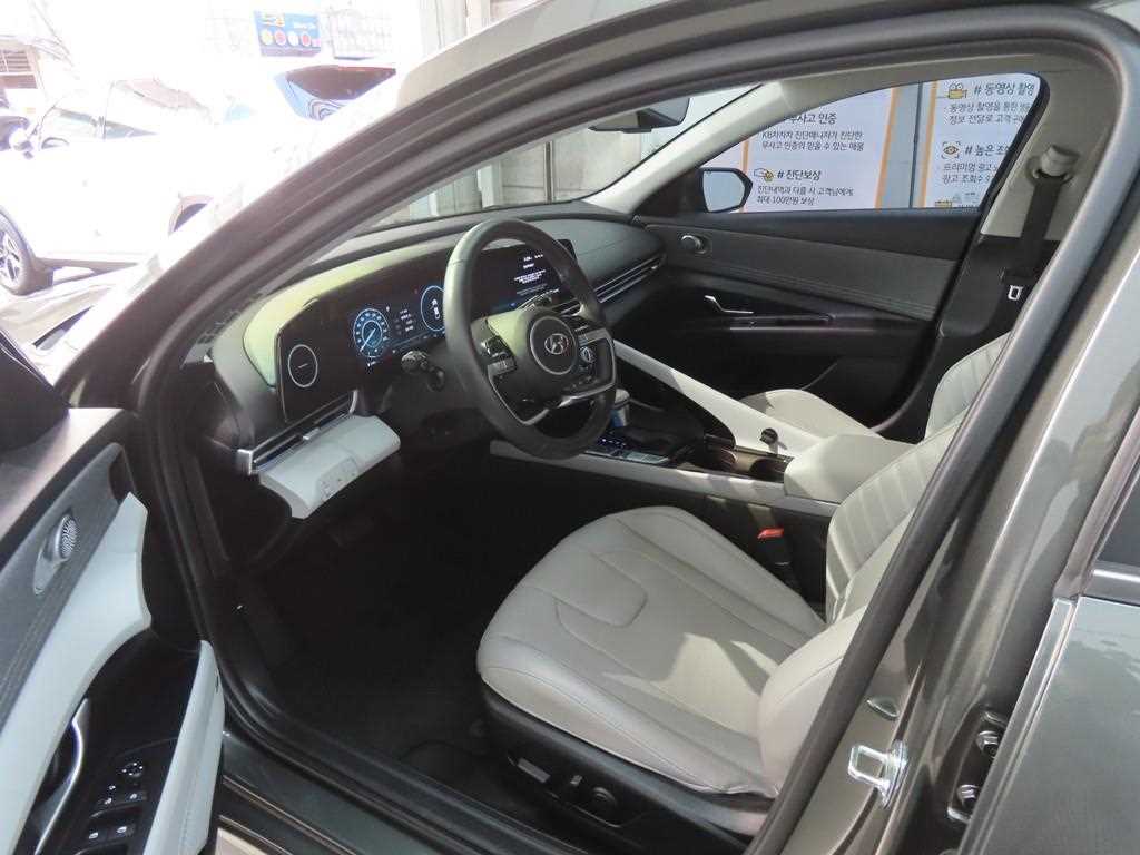 HYUNDAI Avante - Vista 5