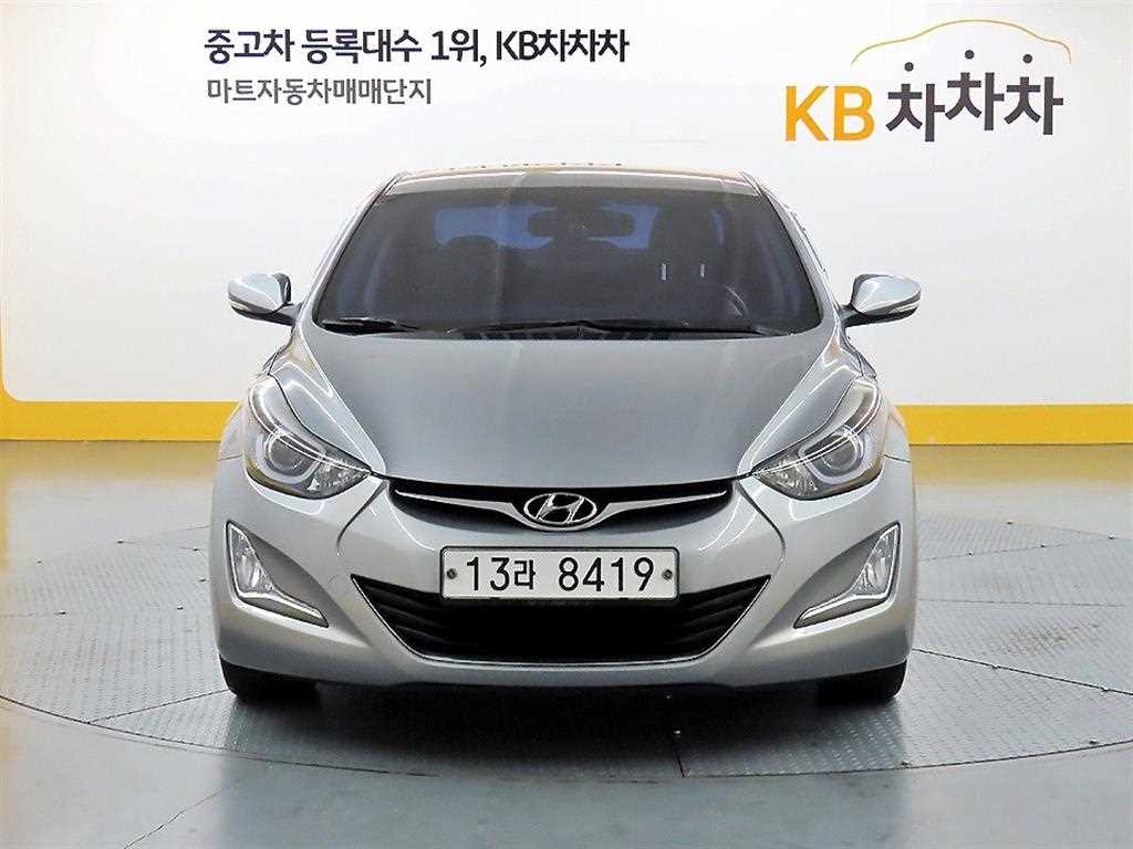 HYUNDAI Avante - Vista 2