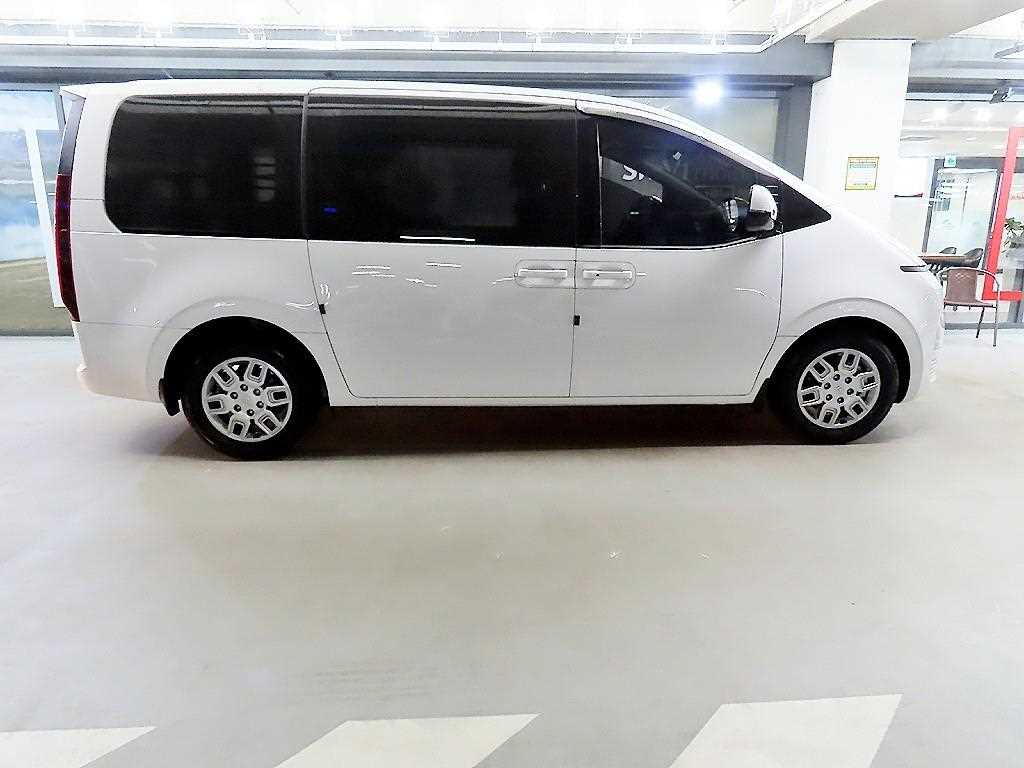 HYUNDAI Staria - Vista 3