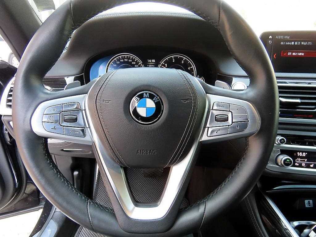 BMW 7 Series - Vista 8