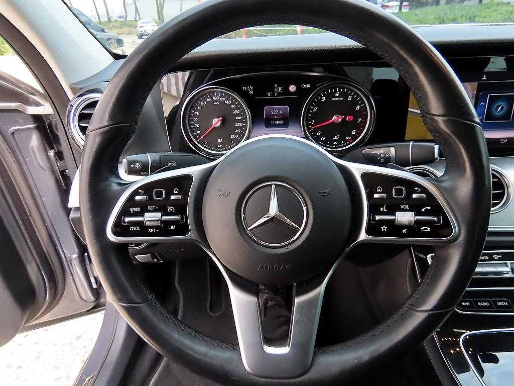 Mercedes Benz E class - Vista 8