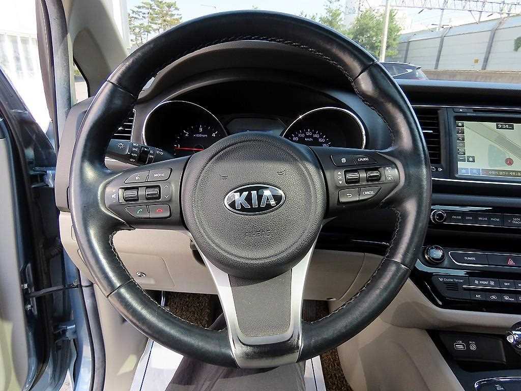 KIA Carnival - Vista 2
