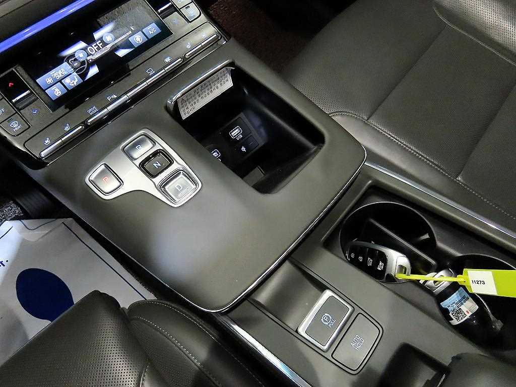 HYUNDAI Grandeur - Vista 12