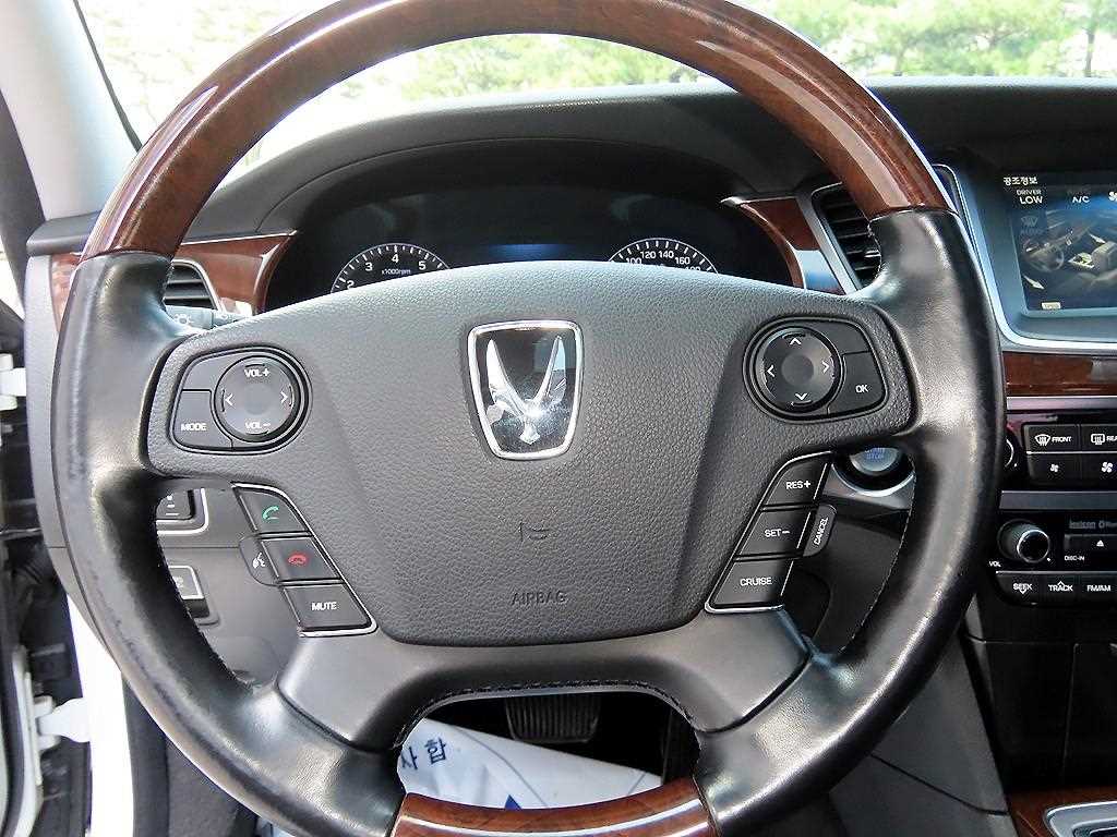 HYUNDAI Equus - Vista 8